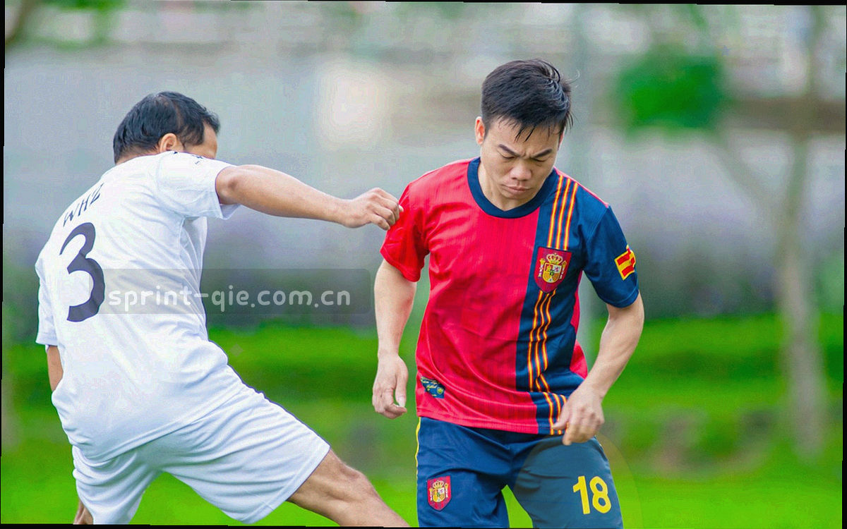 头像旁帮助按钮与帮助中心面板线稿，珊瑚橙标出入口位置，深海蓝底